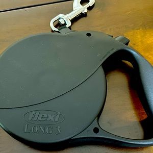 Black long flexi leash 3